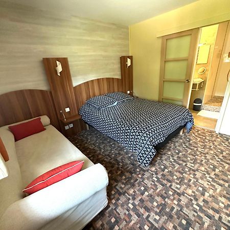 Hotel Roc Land Les Portes du Coglais Экстерьер фото