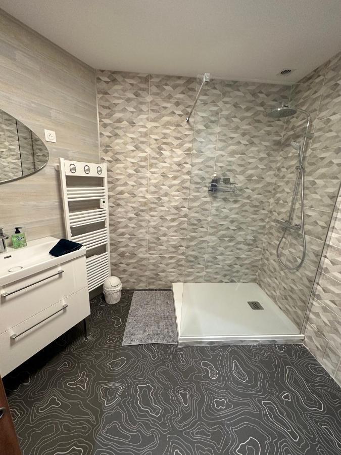 Hotel Roc Land Les Portes du Coglais Экстерьер фото