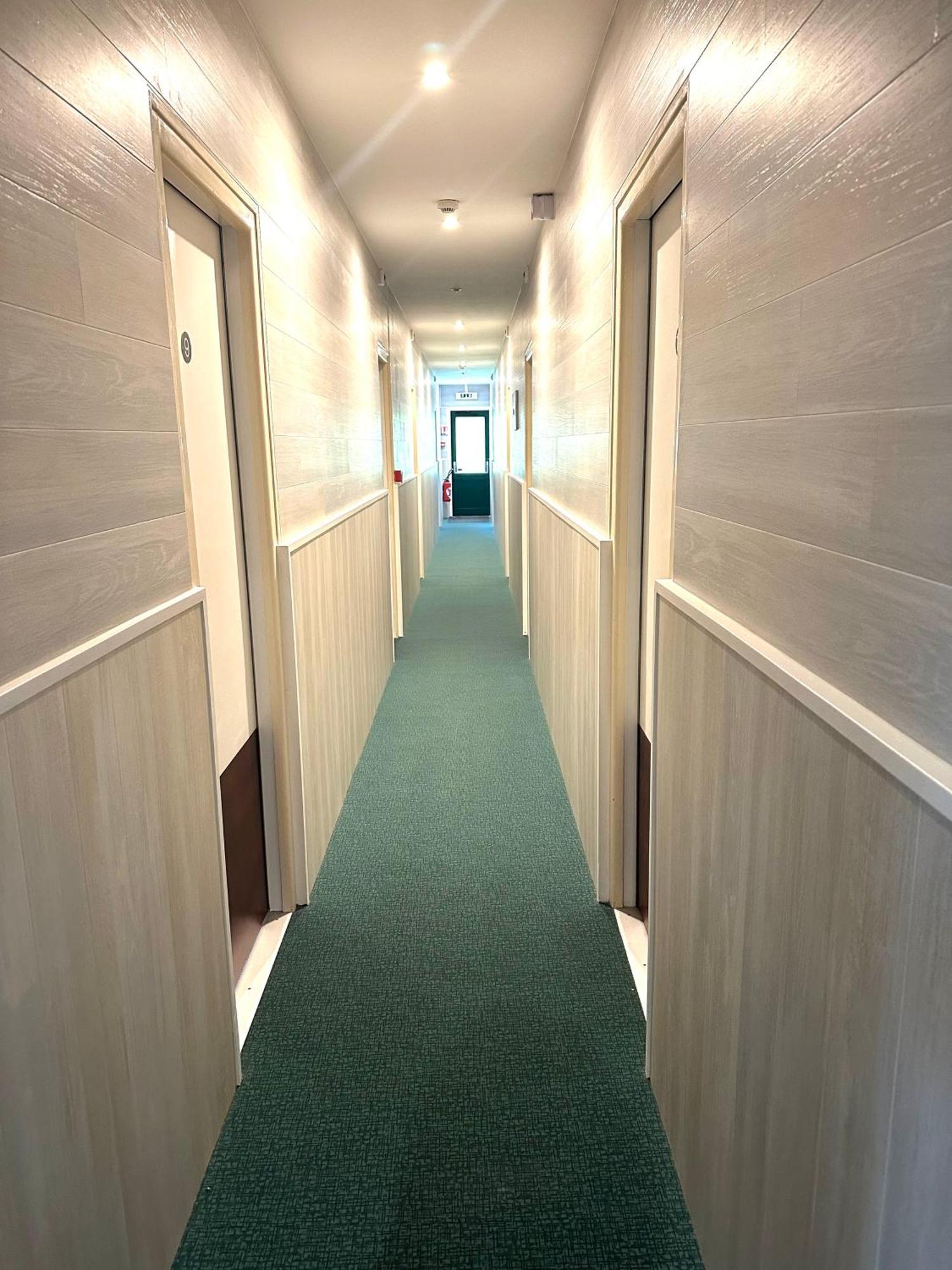Hotel Roc Land Les Portes du Coglais Экстерьер фото