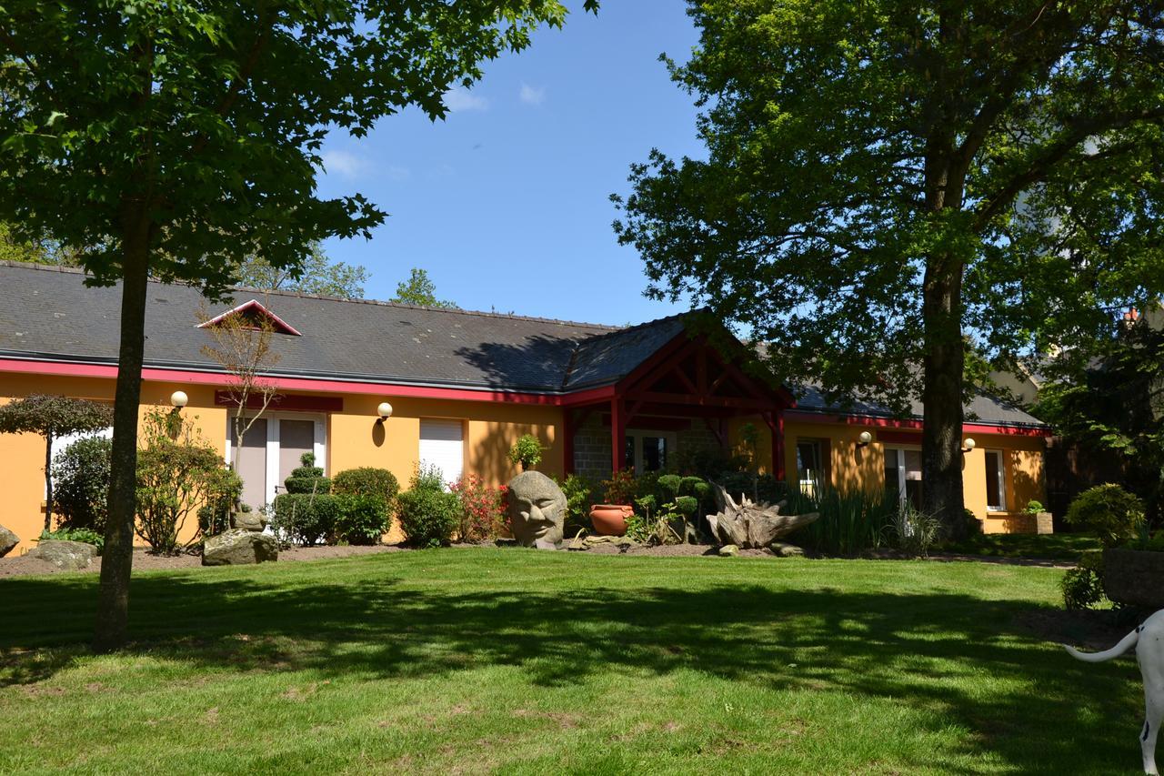 Hotel Roc Land Les Portes du Coglais Экстерьер фото