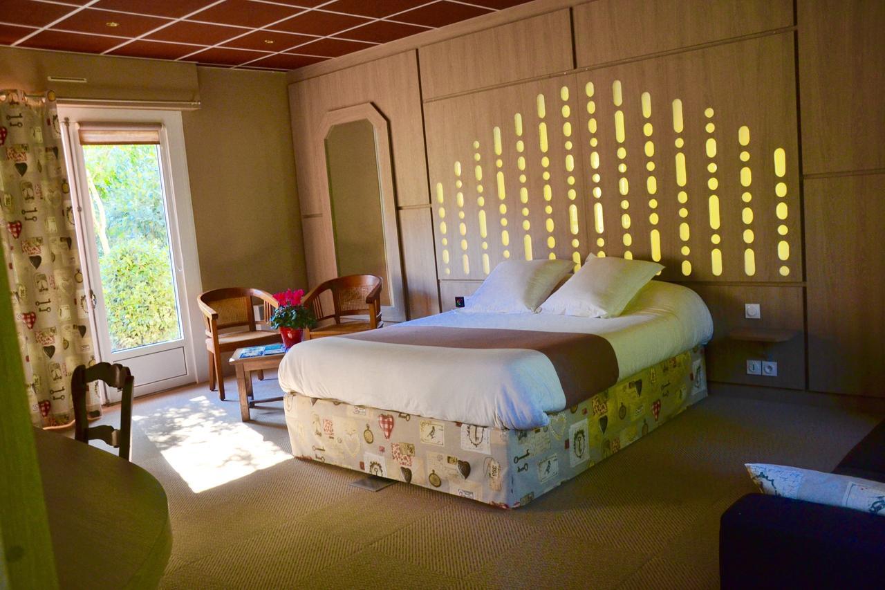 Hotel Roc Land Les Portes du Coglais Экстерьер фото