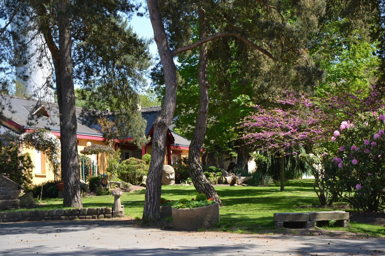 Hotel Roc Land Les Portes du Coglais Экстерьер фото